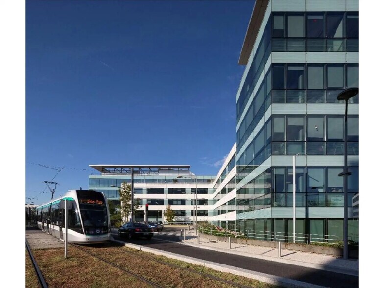 Office in Rungis to rent - Building Photo - Image 1 of 1