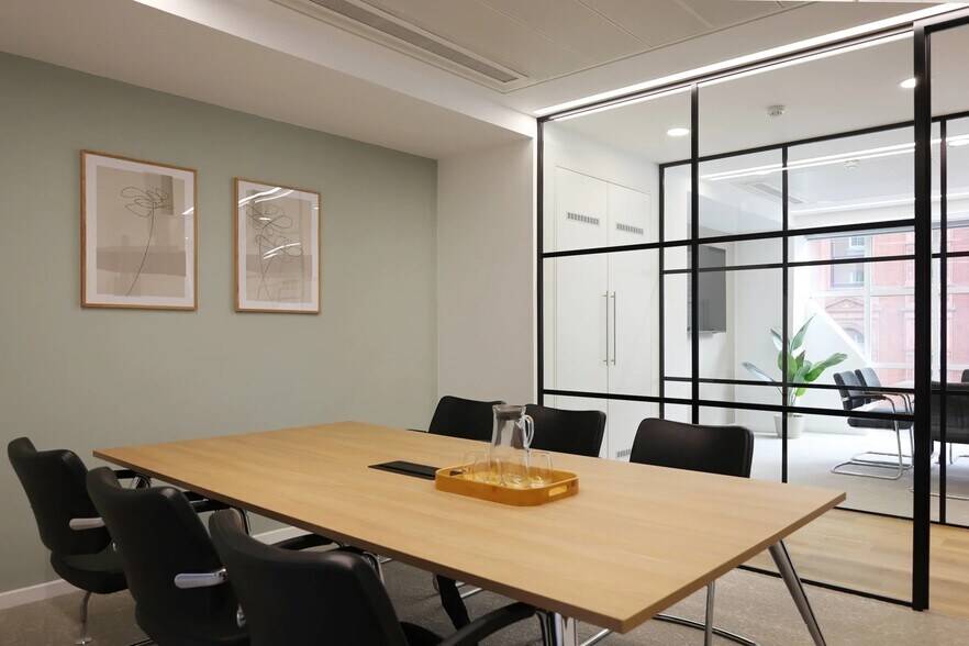 65 Chandos Pl, London to rent - Interior Photo - Image 3 of 8
