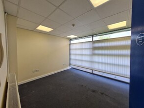 Pond Rd, Ebbw Vale to rent Interior Photo- Image 2 of 5