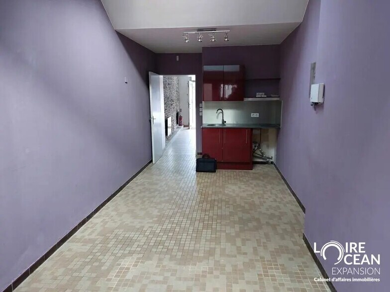 Retail in Nantes to rent - Building Photo - Image 3 of 5