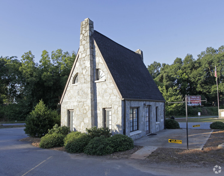 404 E Main St, Liberty, SC for sale - Primary Photo - Image 1 of 1