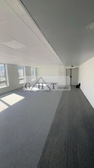 Office in Saint-Ouen-sur-Seine to rent - Interior Photo - Image 1 of 8