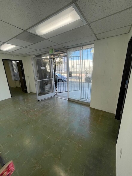 7411 Bellaire Ave, North Hollywood, CA for rent - Building Photo - Image 3 of 13