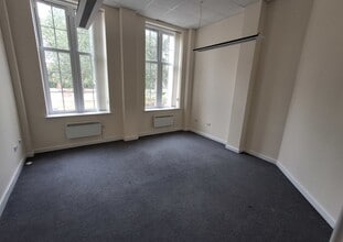 The Hwy, Bedford to rent Interior Photo- Image 2 of 2