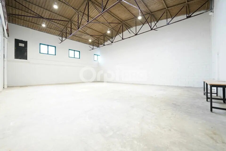 Light Industrial in Vénissieux to rent Interior Photo- Image 1 of 9