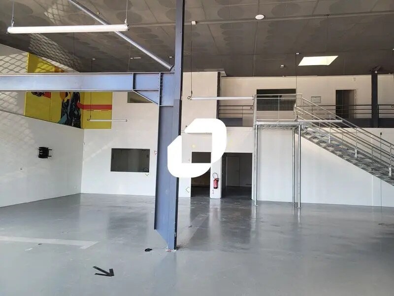 Location Commerce 1 276 m² - Photo 1