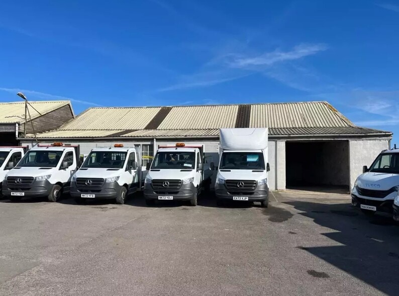 1 Wells, Chantry for sale - Primary Photo - Image 1 of 1