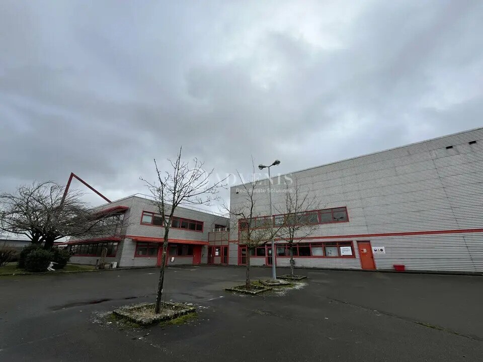 Industrial in Maurepas to rent Building Photo- Image 1 of 13