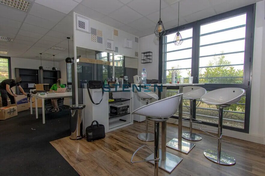 Office in Aix-en-Provence to rent - Interior Photo - Image 3 of 7