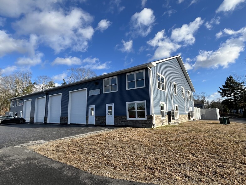 12 Center Park Rd, Topsham, ME for rent - Building Photo - Image 1 of 7