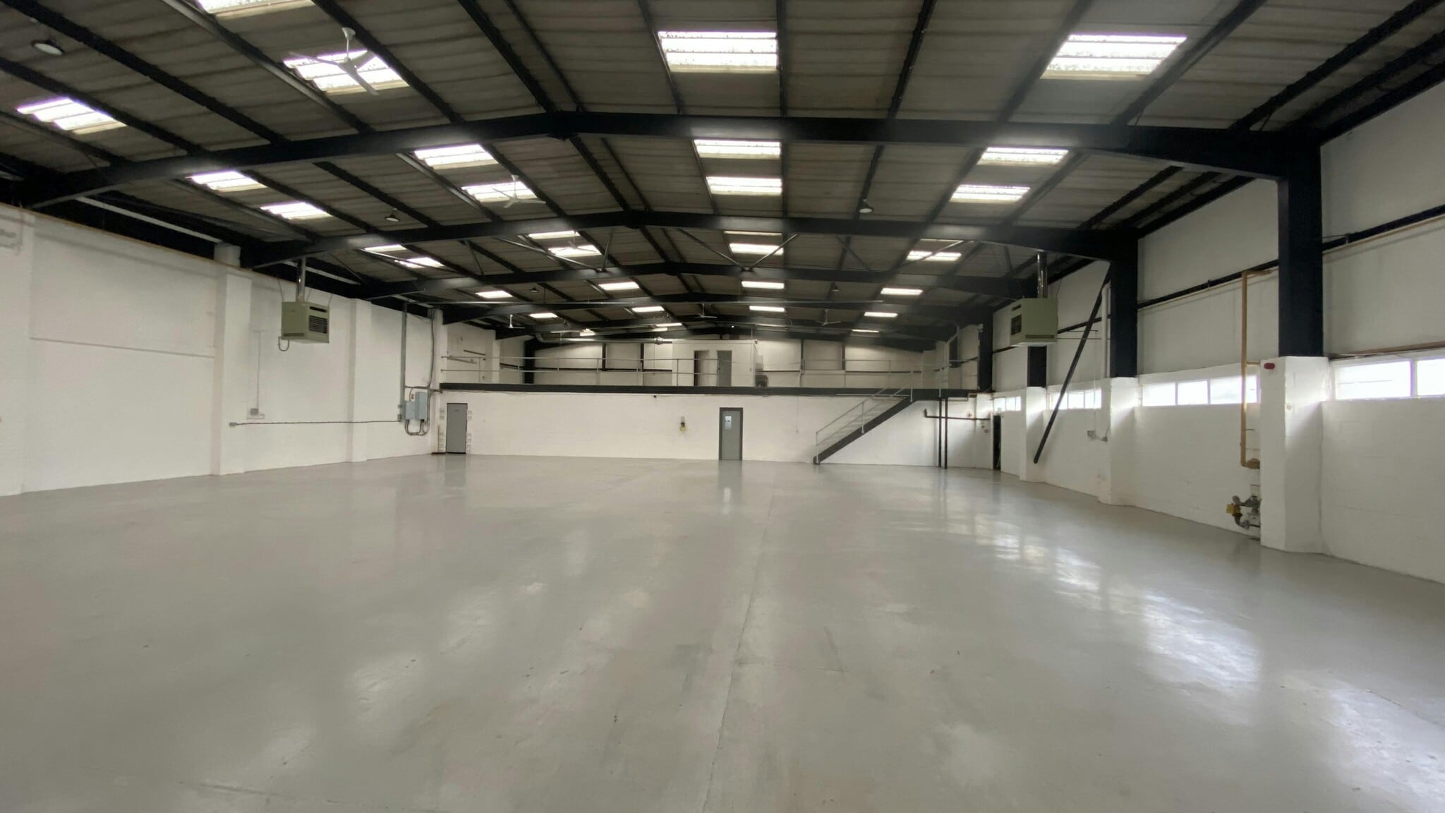 Units 11-14 Colliery Ln, Exhall to rent Building Photo- Image 1 of 5