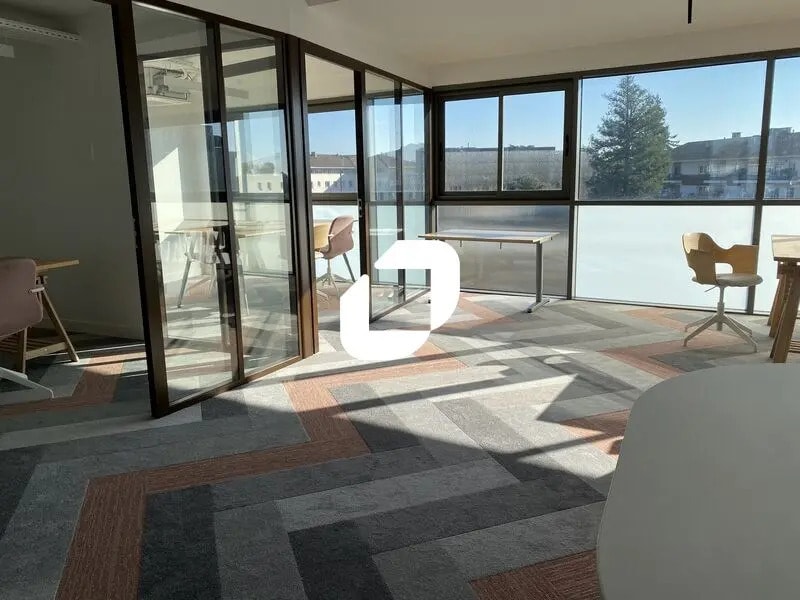 Office in Talence for sale Interior Photo- Image 1 of 16