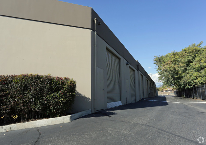 190 N Arrowhead Ave, Rialto, CA for rent - Building Photo - Image 2 of 20