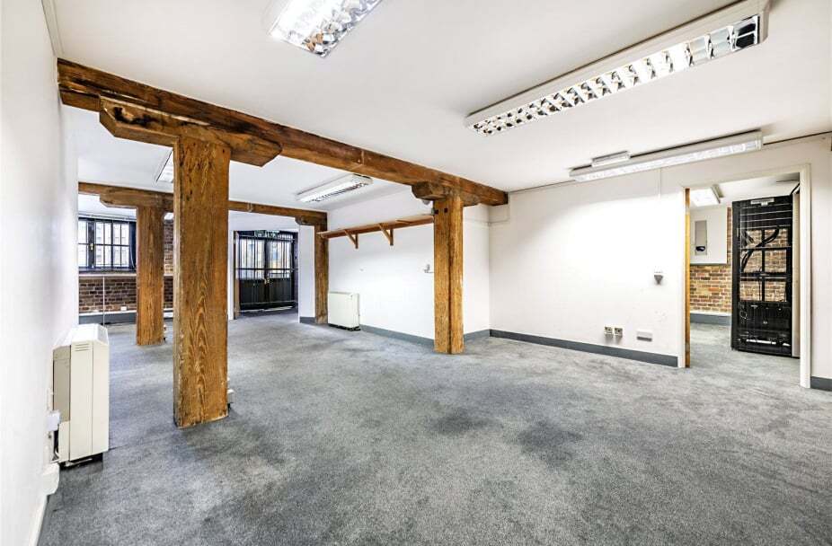13 Mill St, London to rent Interior Photo- Image 1 of 9