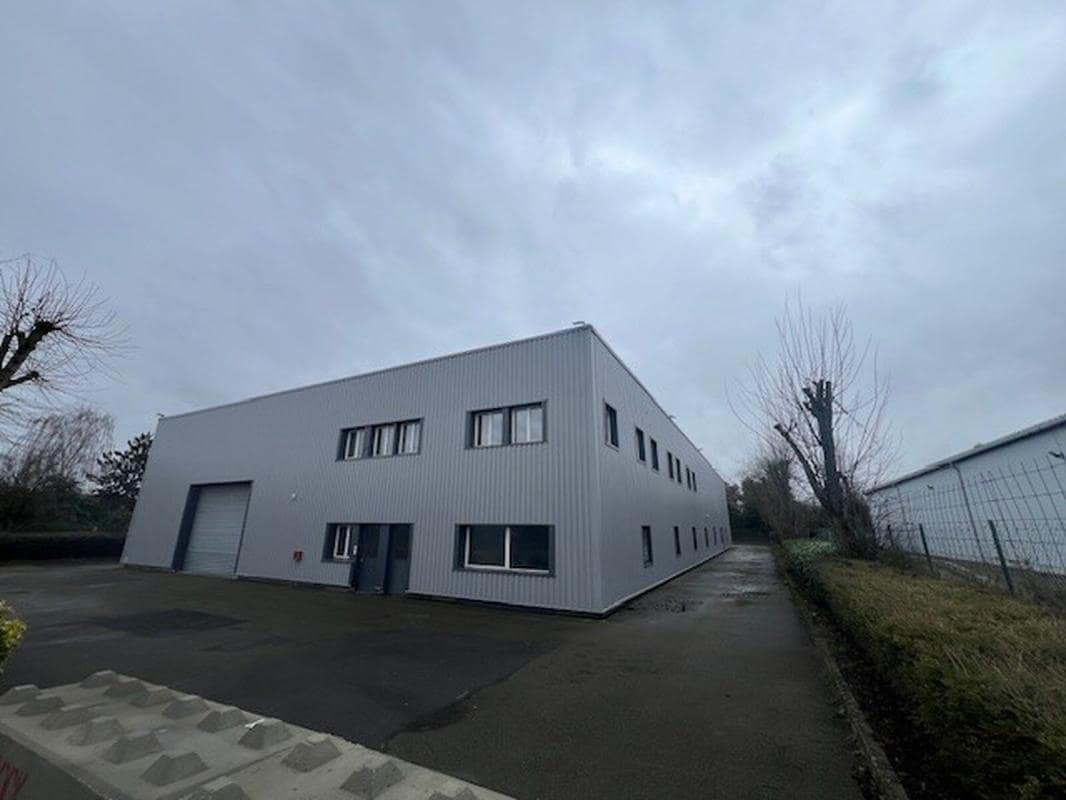 20 Rue Augustin Fresnel, Coignières to rent Building Photo- Image 1 of 14