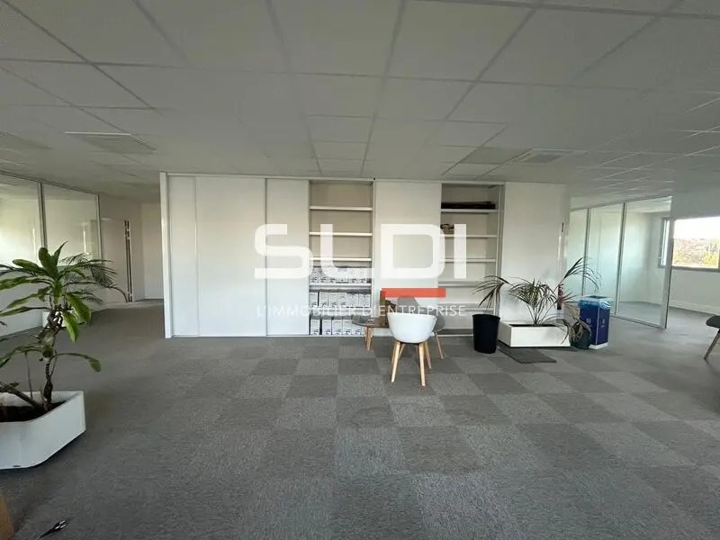 3 Chemin Du Jubin, Dardilly to rent Interior Photo- Image 1 of 14