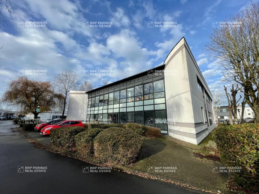 Location Bureaux 841 m² - Photo 1