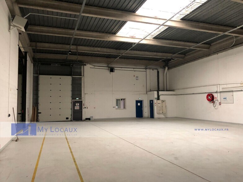 Light Industrial in Gennevilliers to rent - Interior Photo - Image 3 of 6