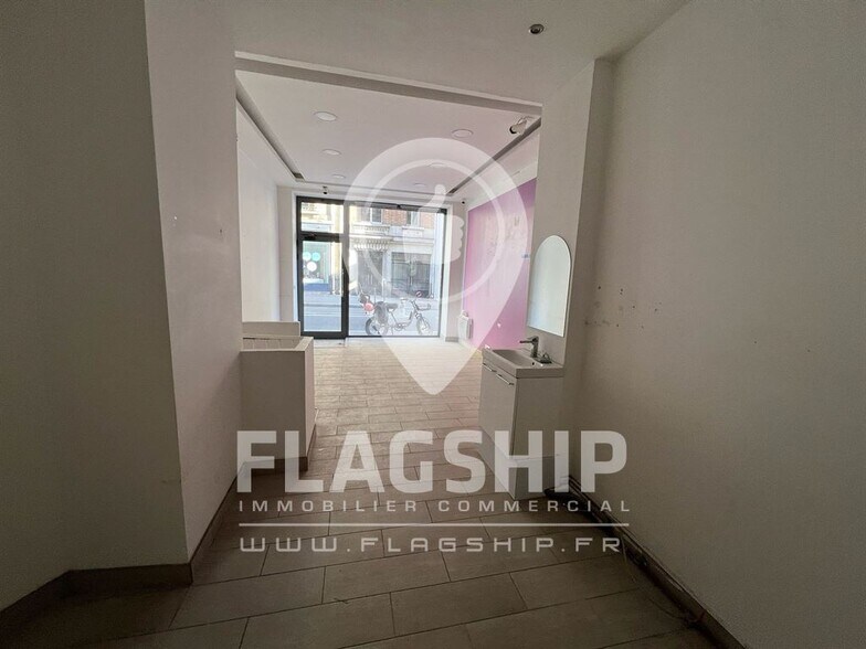 Retail in Paris to rent - Interior Photo - Image 2 of 7