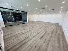 291 S La Cienega Blvd, Beverly Hills, CA to rent Lobby- Image 2 of 3