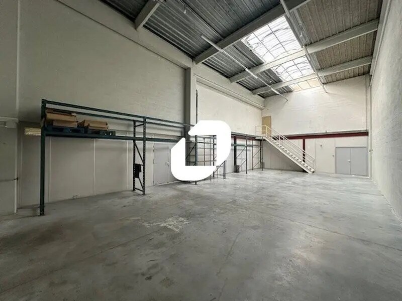 Location Bureaux 1 040 m² - Photo 1