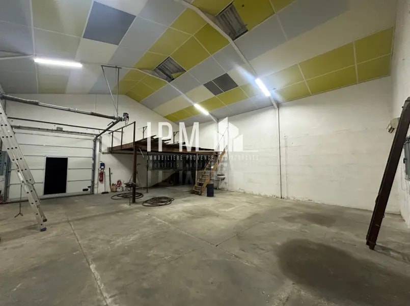 Location Local d'activités 140 m² - Photo 1