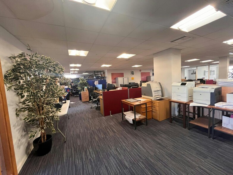 90-94 The Broadway, Chesham to rent - Building Photo - Image 2 of 6