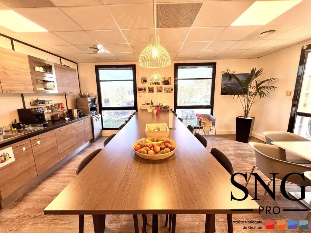 Location Bureaux 450 m² - Photo 1