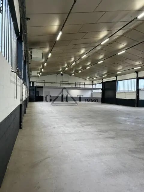 Industrial in Le Pin to rent Interior Photo- Image 1 of 9