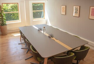 West St, Farnham to rent Interior Photo- Image 2 of 9