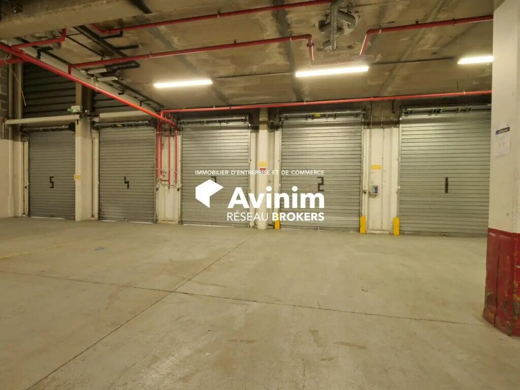 Location Entrepôt 1 393 m² - Photo 1