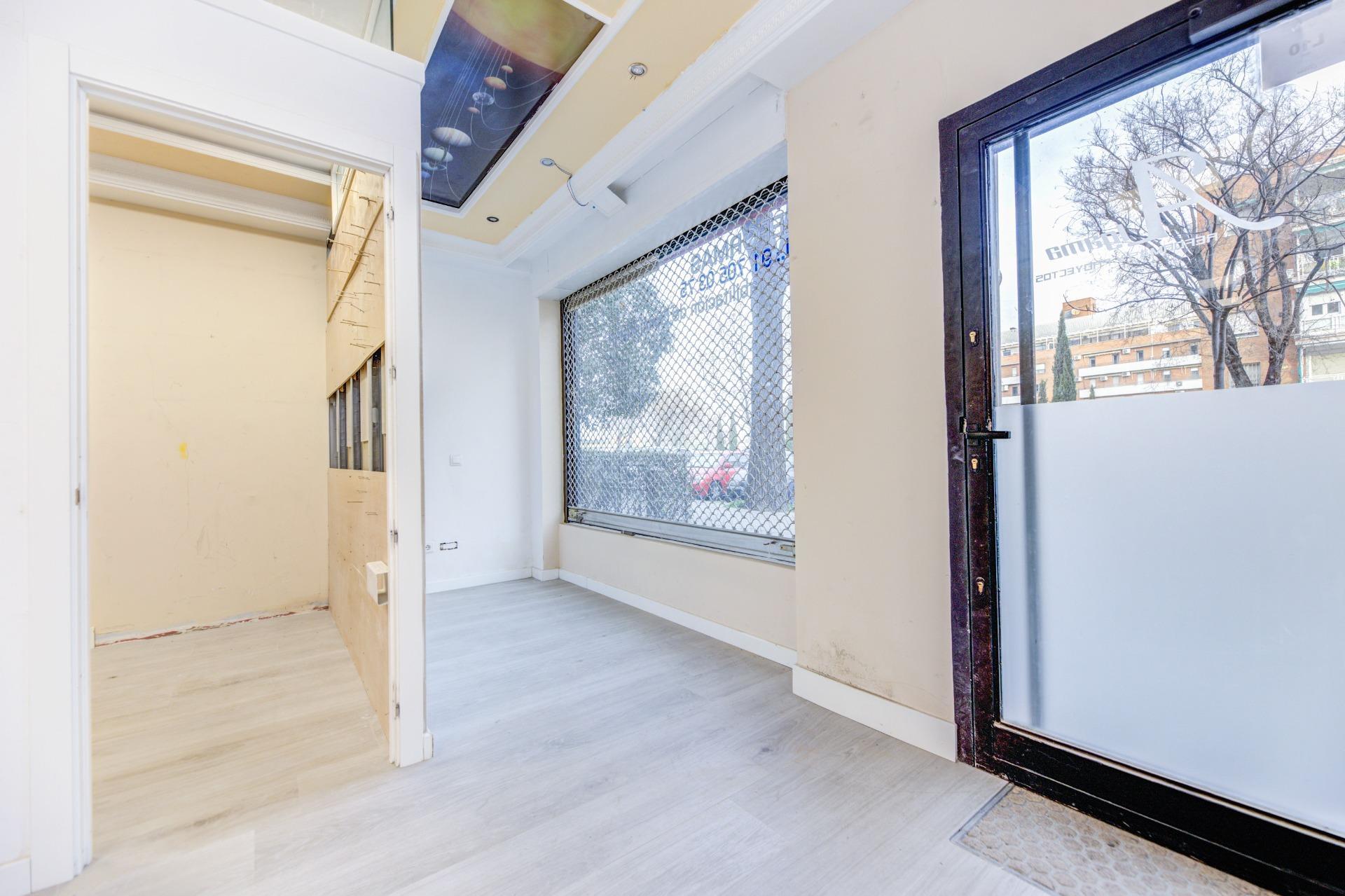 Retail in Madrid, Madrid to rent Interior Photo- Image 1 of 6