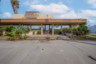 16955 Sherman Way, Van Nuys, CA for sale Interior Photo- Image 2 of 32