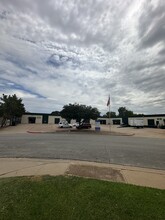 1131 S Airport Cir, Euless, TX for rent Building Photo- Image 1 of 4