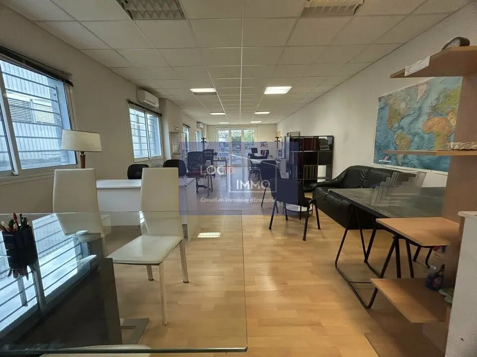 Location Bureaux 73 m² - Photo 1