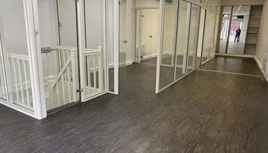 Retail in Paris to rent Interior Photo- Image 2 of 6