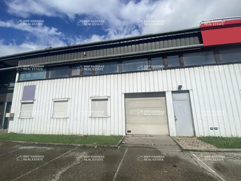 Light Industrial in Échirolles to rent - Primary Photo - Image 2 of 12