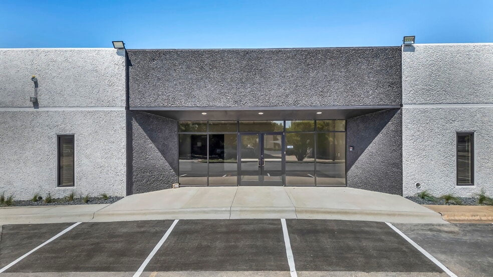 4806 Commercial Park Dr, Austin, TX for sale - Building Photo - Image 3 of 8