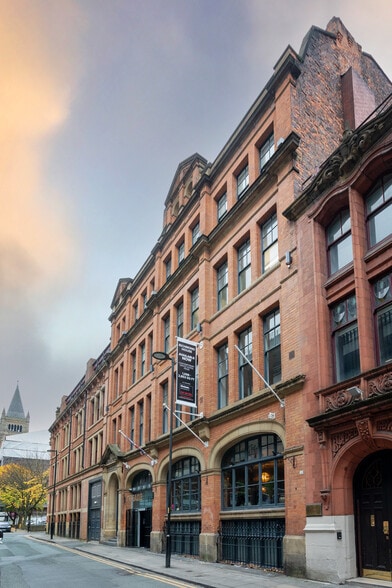 15 Bloom St, Manchester to rent - Building Photo - Image 2 of 17