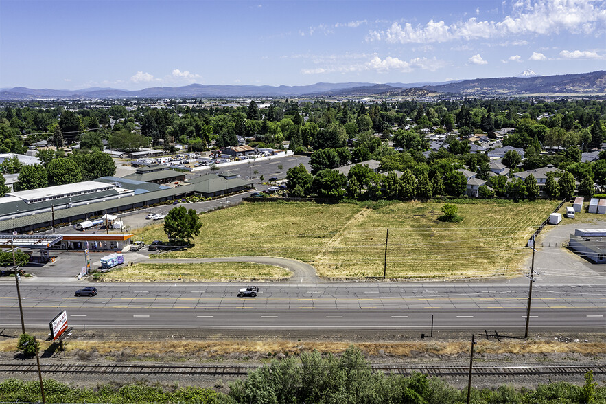 3600 N Pacific Hwy, Medford, OR for sale - Building Photo - Image 2 of 6