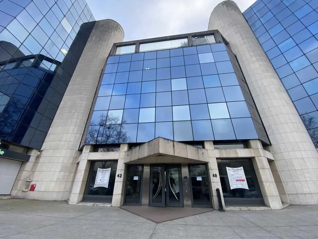 Office in Lyon to rent Building Photo- Image 1 of 12