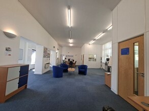 100 Staplegrove Rd, Taunton to rent Interior Photo- Image 2 of 5