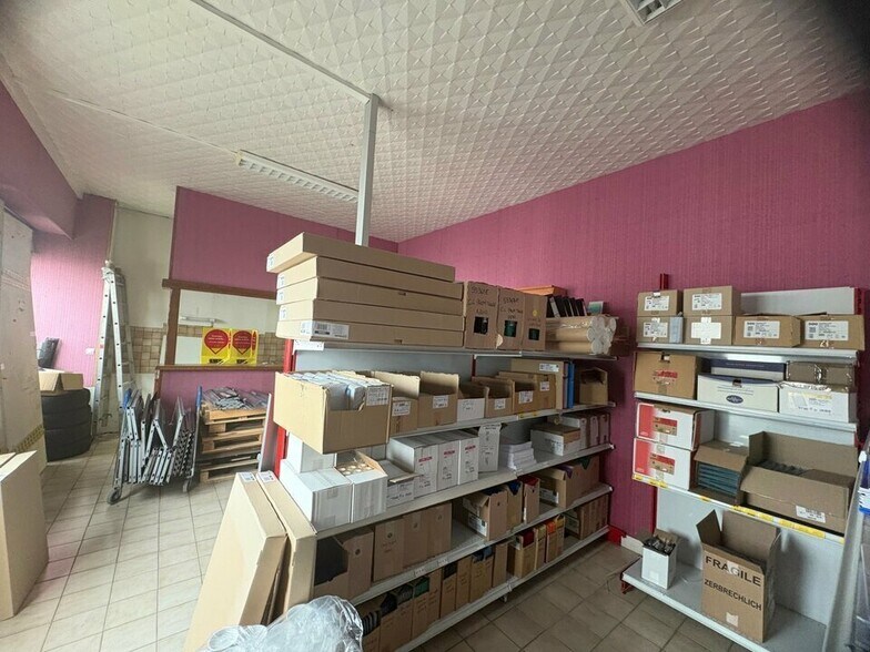 15 Rue Des Sources, Savigny-le-Temple to rent - Interior Photo - Image 2 of 7