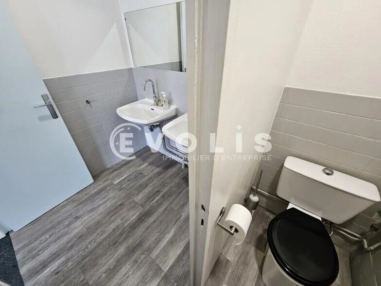 Office in Bagneux to rent - Building Photo - Image 3 of 30