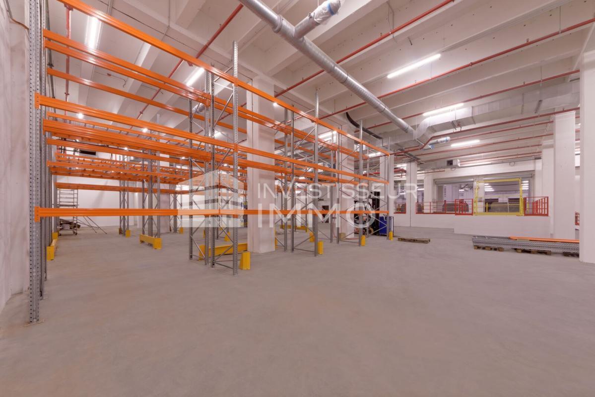 Light Industrial in Paris to rent Interior Photo- Image 1 of 7