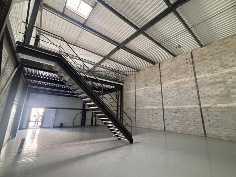 Light Industrial in Signes for sale - Interior Photo - Image 3 of 8