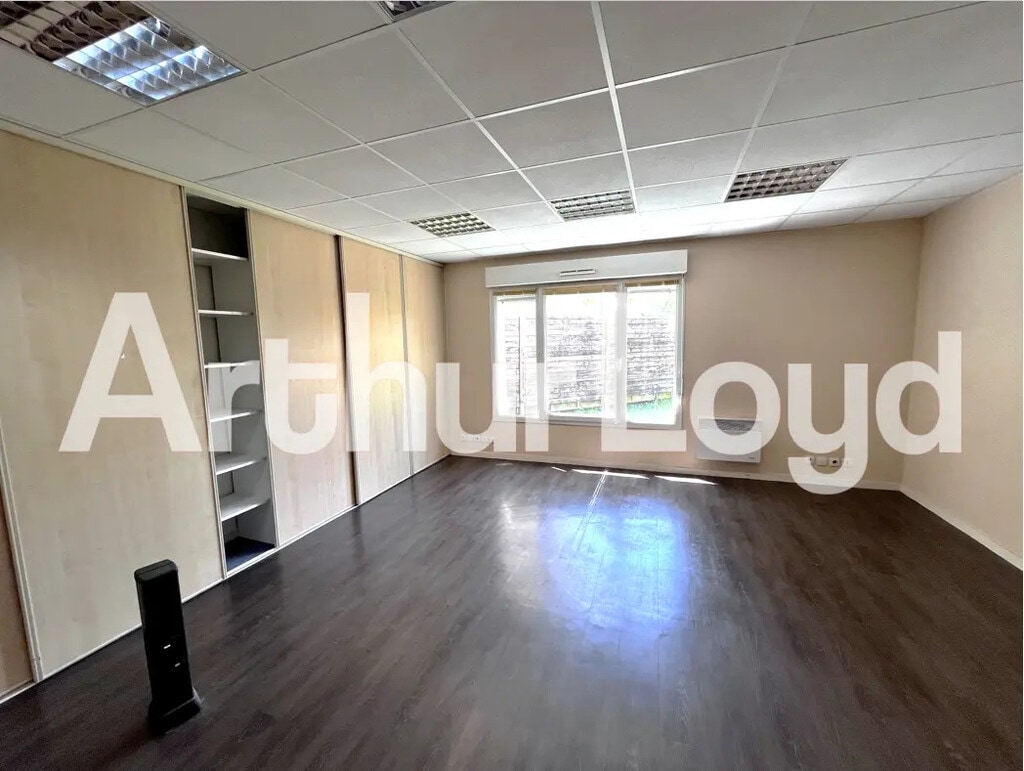 Location Bureaux 212 m² - Photo 1