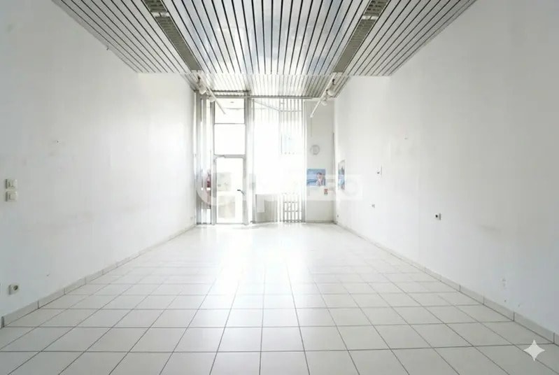 17 Cours Tolstoï, Villeurbanne for sale - Interior Photo - Image 3 of 7