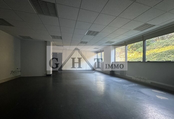 Office in Les Ulis to rent - Interior Photo - Image 2 of 4
