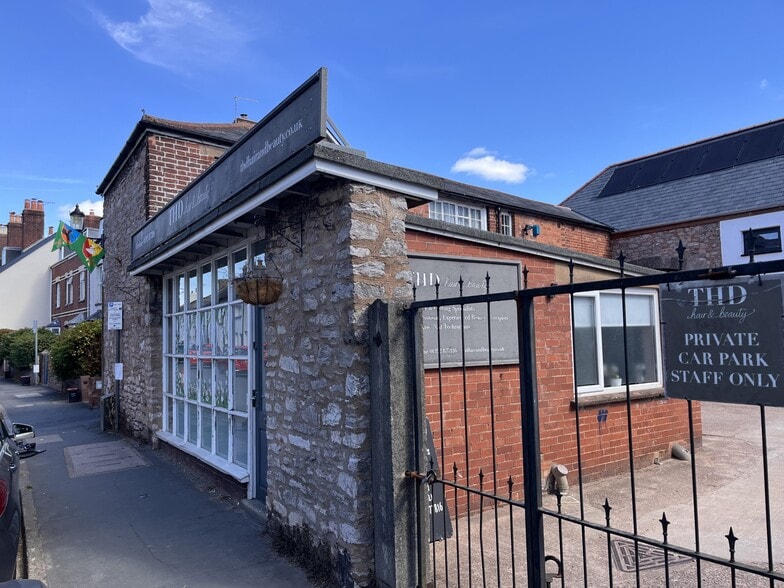 20A-20C High St, Exeter to rent - Building Photo - Image 2 of 4
